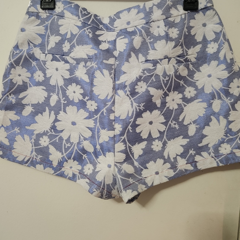 Shorts - Picture 3 of 4